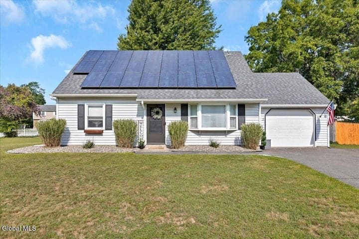 3 Michelle Lane, Schenectady, NY
