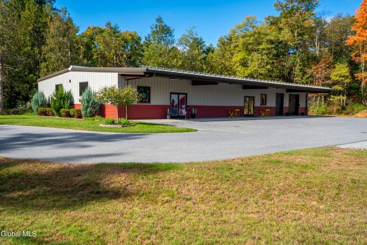 4284 NY-50, Wilton, NY