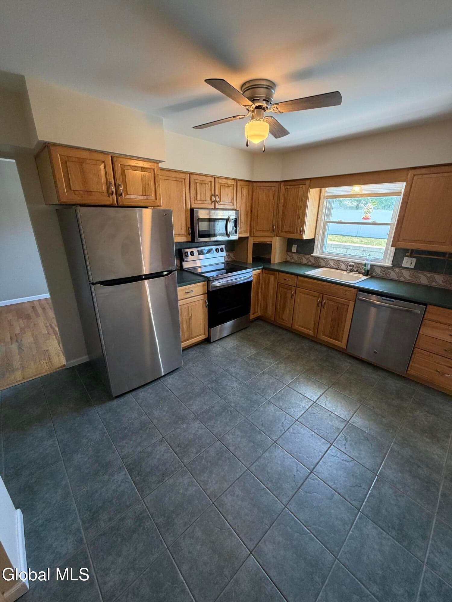 16 Sherbrook Drive, Bethlehem, NY, photo 4