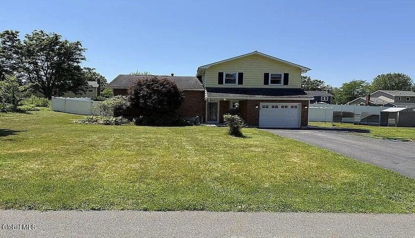 16 Sherbrook Drive, Bethlehem, NY, photo 1