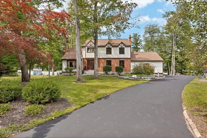 17 Bittersweet Lane, Clifton Park, NY