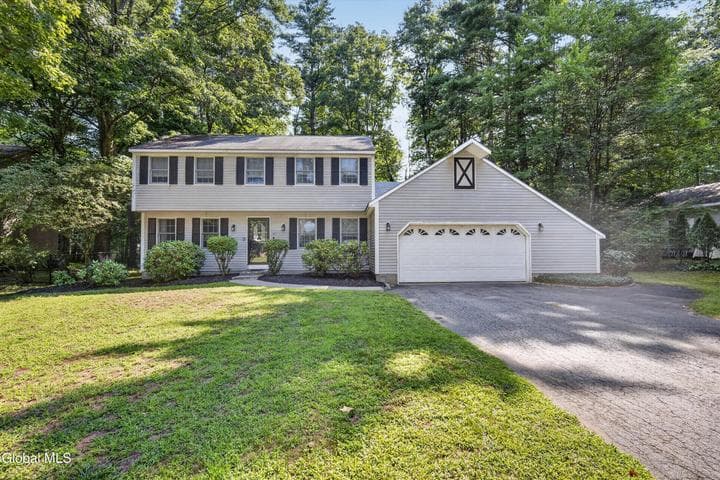 10 Carefree Lane, Wilton, NY, photo 3
