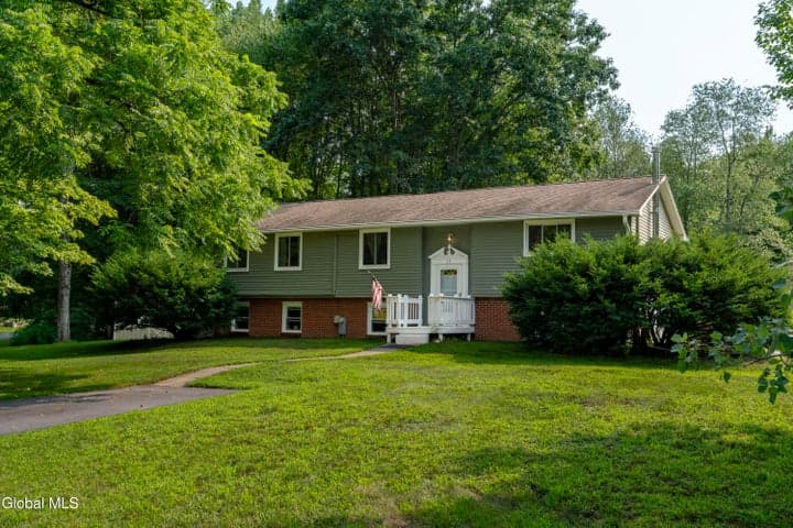 11 Donna Drive, Wilton, NY, photo 1