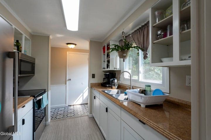 11 Donna Drive, Wilton, NY, photo 4