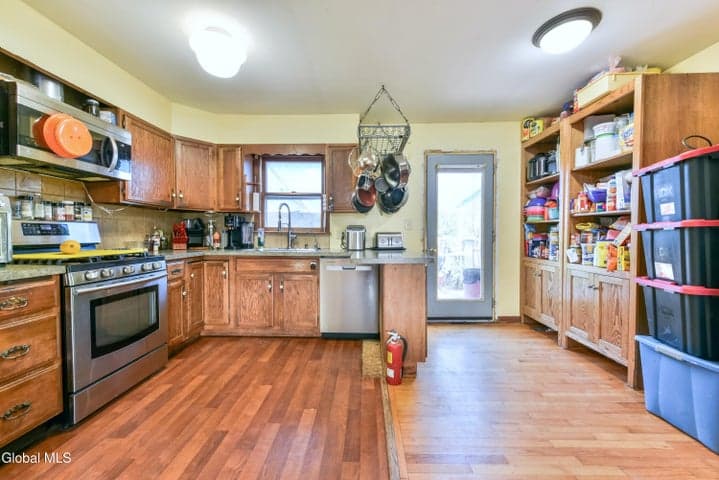 457 N Creek Road, Greenfield, NY, photo 4