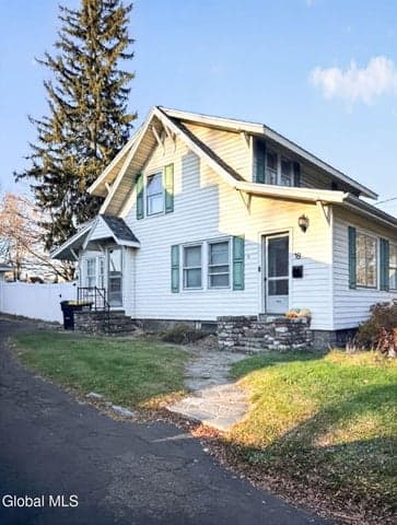 18 Fairfield Avenue, Colonie, NY, photo 2