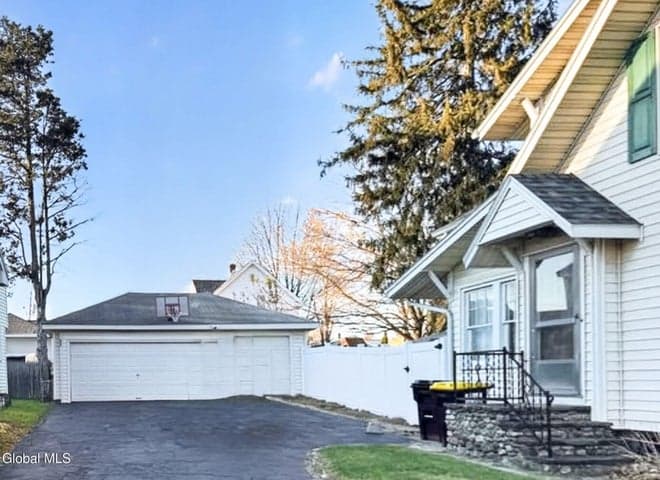 18 Fairfield Avenue, Colonie, NY, photo 3