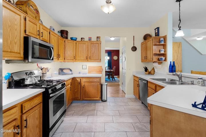 7 Castle Pines, Clifton Park, NY, photo 5