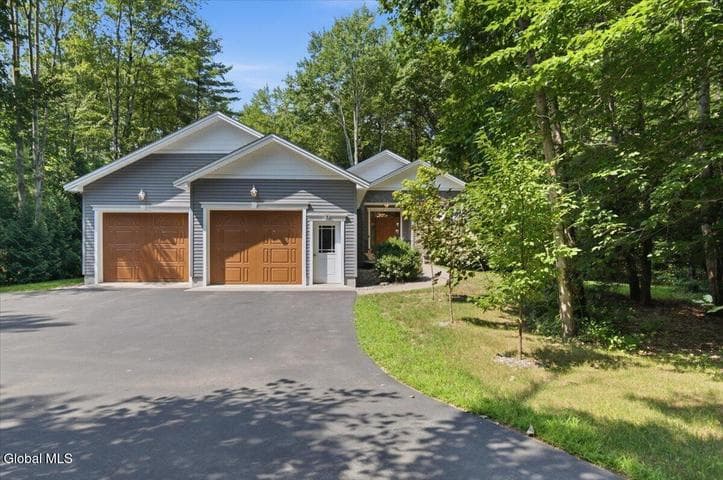 7 Thornapple Drive, Moreau, NY