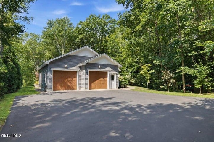 7 Thornapple Drive, Moreau, NY, photo 2