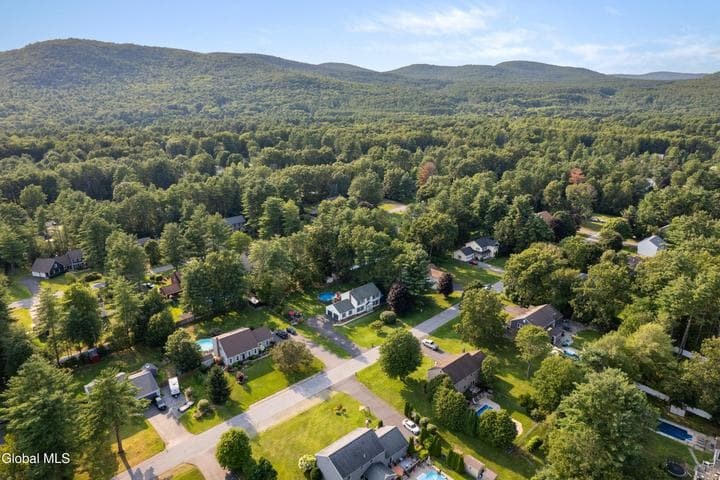 10 Willow Road, Queensbury, NY, photo 2