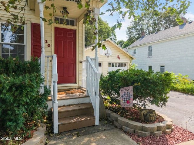 20 W Madison Avenue, Johnstown, NY, photo 2