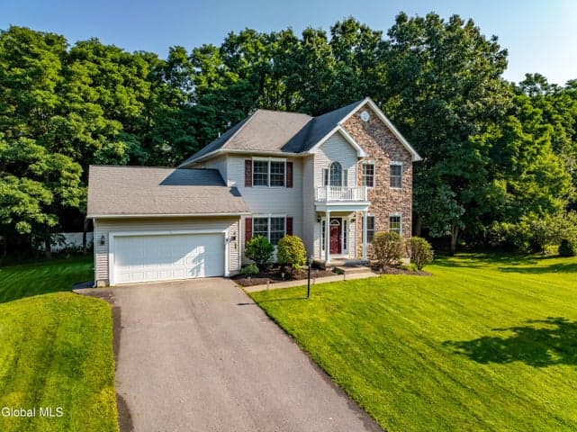 8 Ryan Court, Clifton Park, NY, photo 3