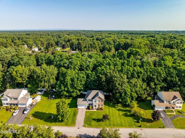 8 Ryan Court, Clifton Park, NY, photo 4