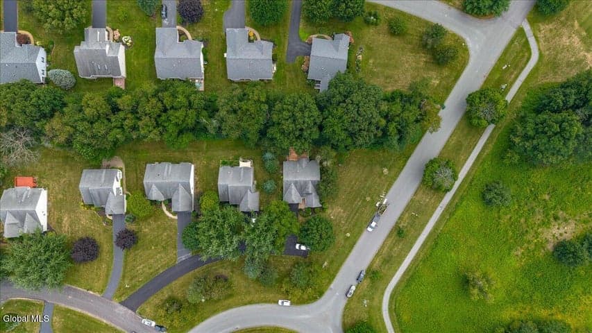 30 Mayfield Drive, Clifton Park, NY, photo 2