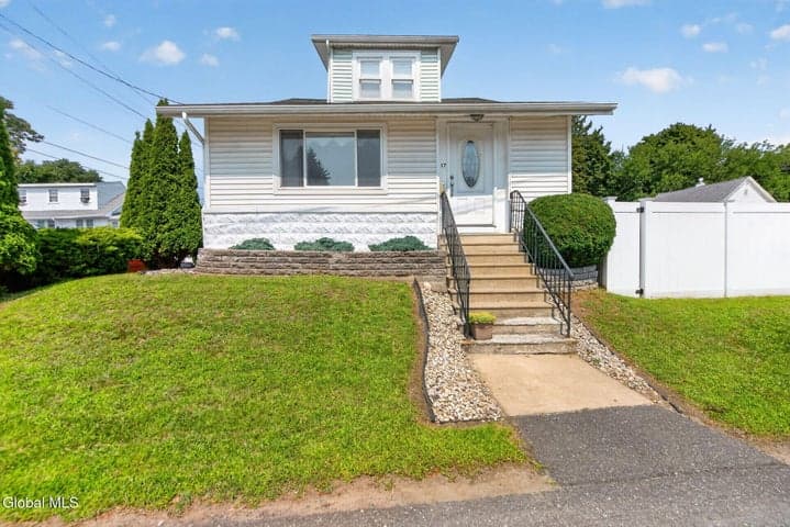 17 Osborne Road, Colonie, NY, photo 1