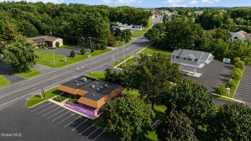 1742 US-9, Halfmoon, NY, photo 4