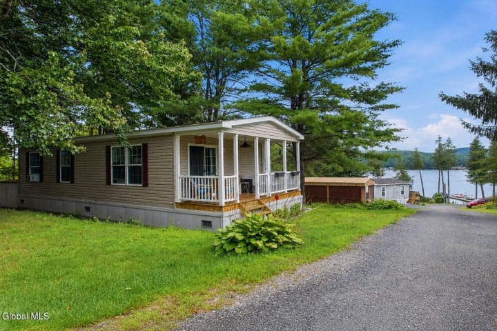 17 Easy Street, Schroon Lake, NY