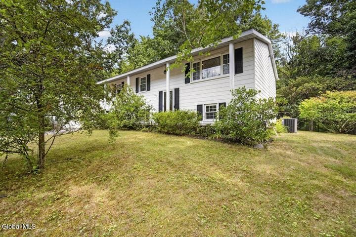 124 Hathorn Boulevard, Saratoga Springs, NY, photo 2