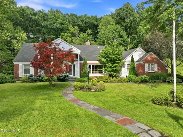 7 Macaffer Drive, Menands, NY, photo 2