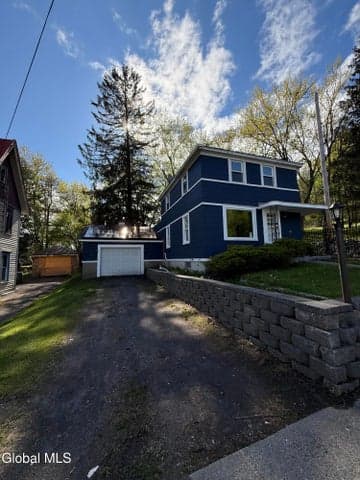 27 N McNab Avenue, Gloversville, NY