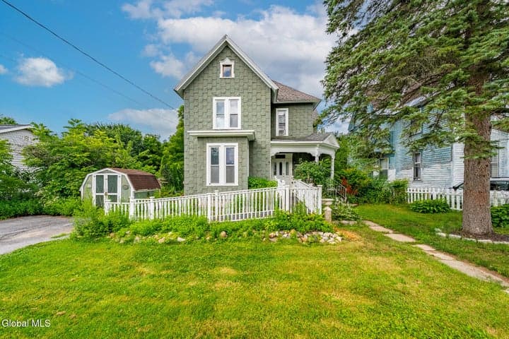 25 Chestnut Street, Johnstown, NY