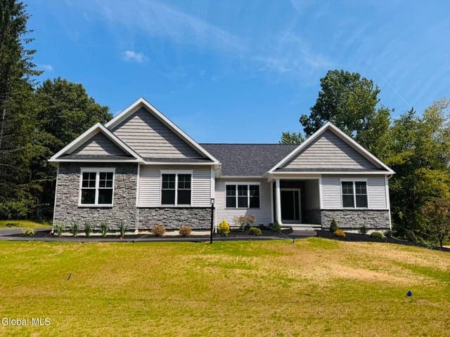 105 Maxwell Road, Latham, NY, photo 1