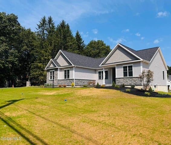 105 Maxwell Road, Latham, NY, photo 2