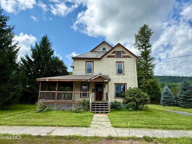 11 Madison Street, Granville, NY