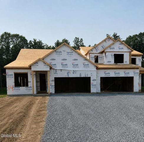 14 Wistmans Way, Wilton, NY, photo 1