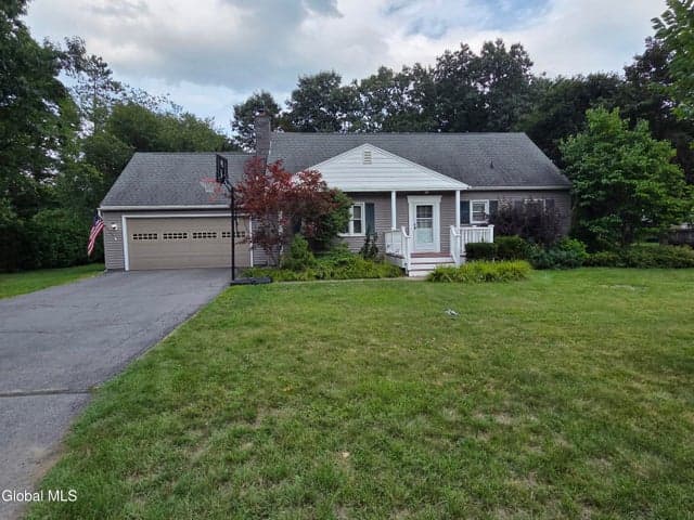17 Sherwood Drive, Queensbury, NY, photo 1