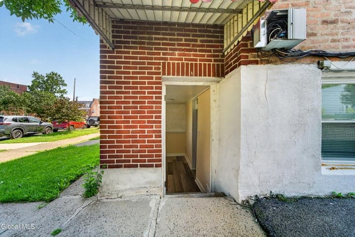 328 Western Avenue, Albany, NY, photo 4