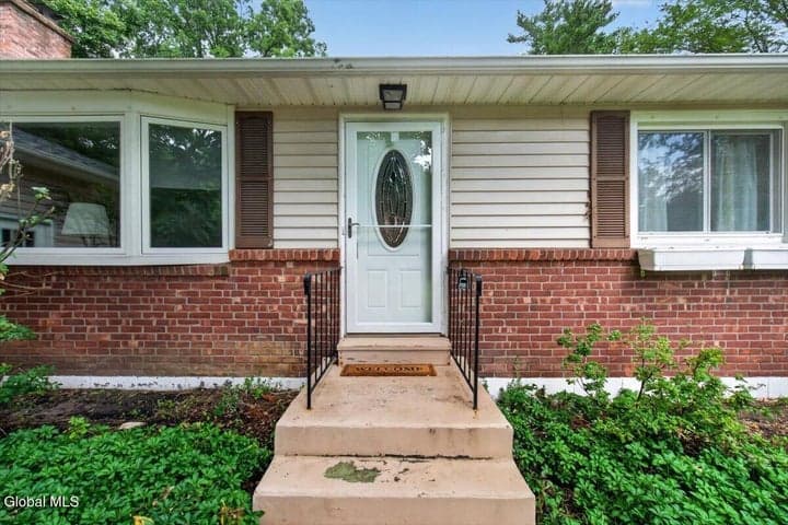 52 Woodwind Drive, Voorheesville, NY, photo 2