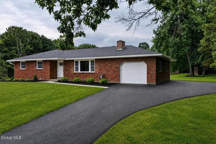 226 Snyders Lake Road, North Greenbush, NY, photo 1
