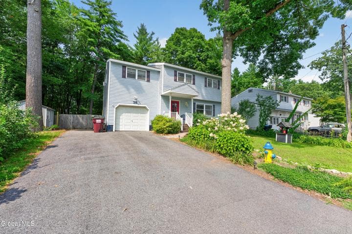 36 Michael Drive, Saratoga Springs, NY, photo 4
