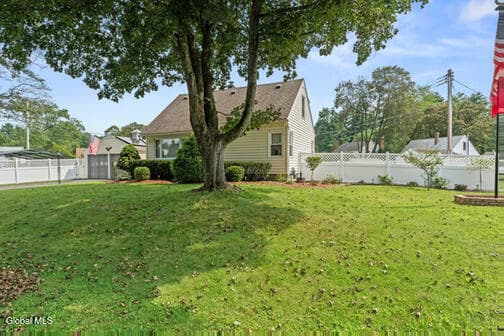 10 Murrlin Drive, Delmar, NY, photo 3