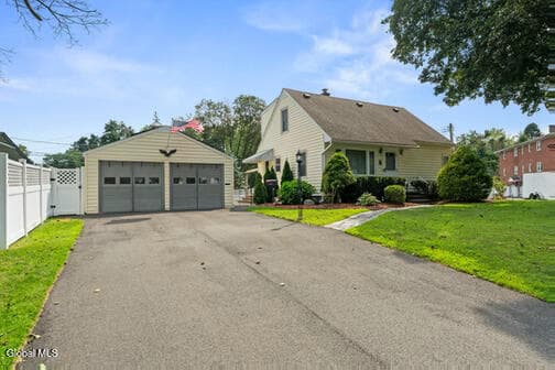 10 Murrlin Drive, Delmar, NY, photo 1