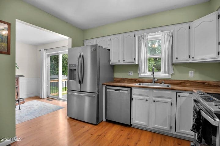 8 Yandell Yard, Northumberland, NY, photo 4