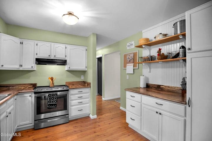 8 Yandell Yard, Northumberland, NY, photo 2
