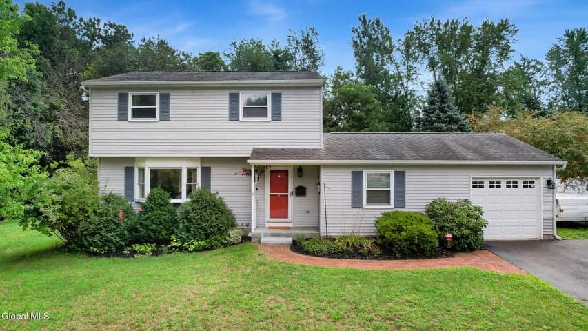 8 Yandell Yard, Northumberland, NY