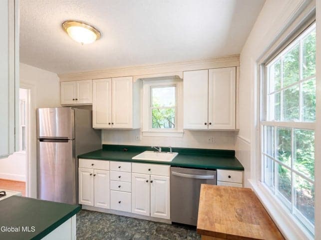 22 Gillen Terrace, Gloversville, NY, photo 2