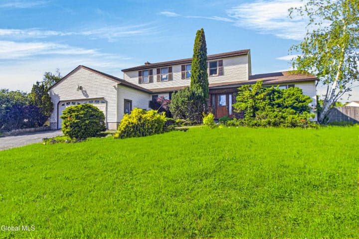 7195 Opal Drive, Liverpool, NY
