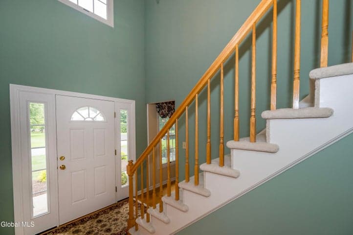 71 Orchardview Drive, Halfmoon, NY, photo 3
