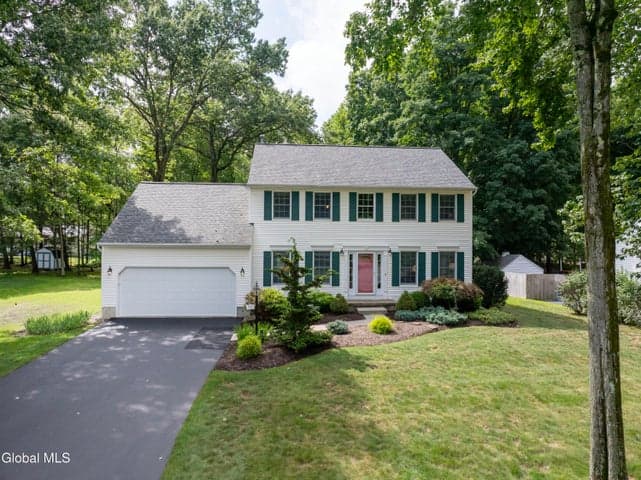 71 Orchardview Drive, Halfmoon, NY, photo 1