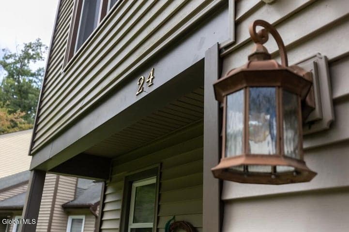24 Brenden Court, Clifton Park, NY, photo 2