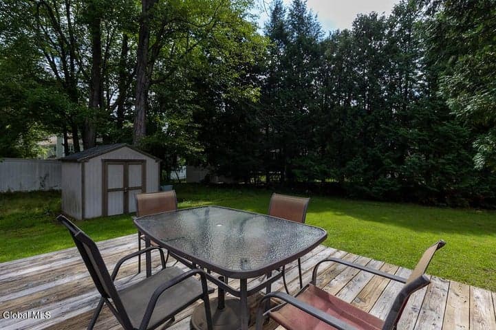 24 Brenden Court, Clifton Park, NY, photo 3
