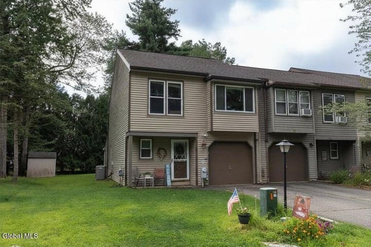 24 Brenden Court, Clifton Park, NY, photo 1