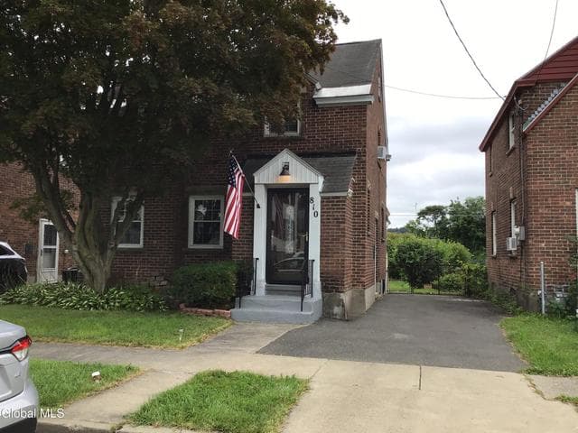 810 4th Avenue, Watervliet, NY, photo 1