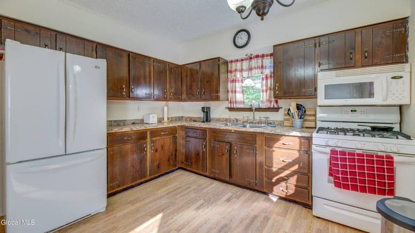 580 New York 30, Hope, NY, photo 5