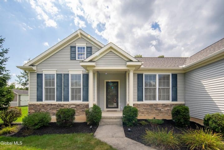 39 Chester Drive, Halfmoon, NY, photo 2